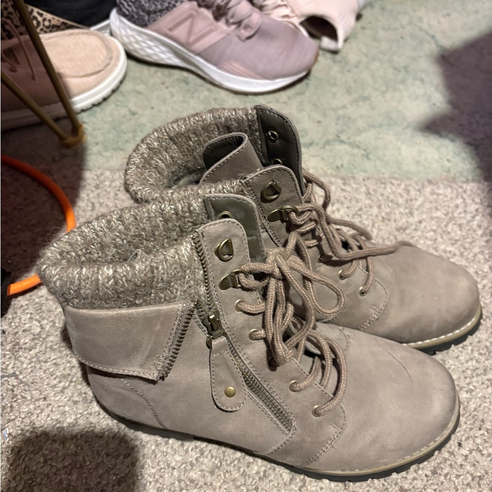 Women’s Size 7 Cliff Boots